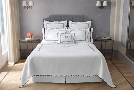 Classic Chain scalloped Matelasse Coverlets by Matouk