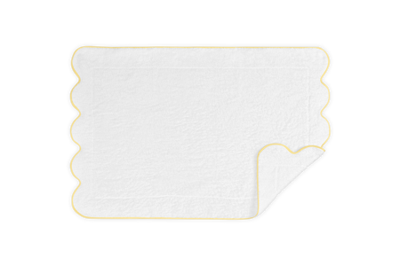 Cairo bath mat White Scalloped with borders by Matouk