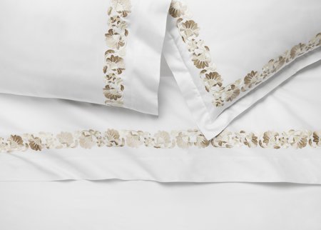 Tralcio Flat sheets embroidered by Sferra