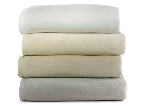 King blanket white by Peacock Alley