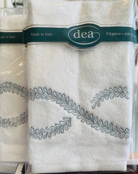 Mirea Fingertip Guest Towel set of 2 in white/ice embroidery